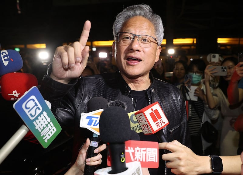 2024年5月29日,英伟达(NVIDIA)执行长黄仁勋在台北接受媒体采访。(STR / CNA / AFP)
