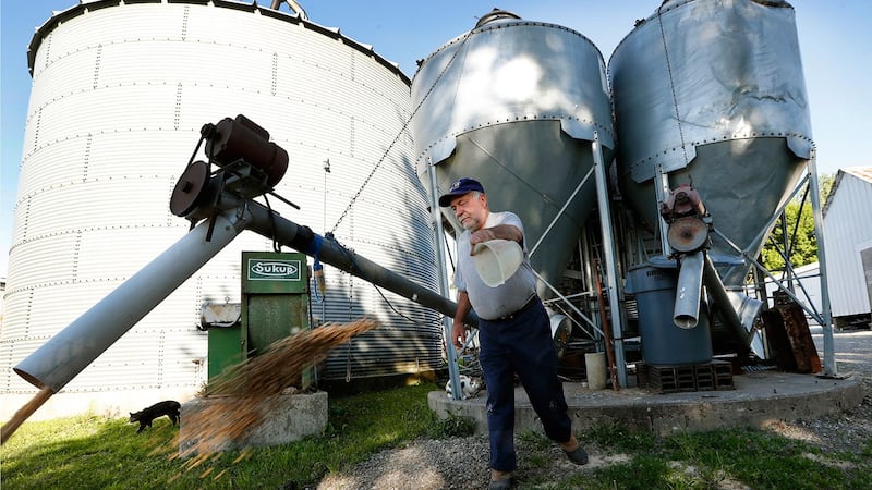 资料图片:艾奥瓦州明池一农场农民(Chris Petersen)。(美联社)