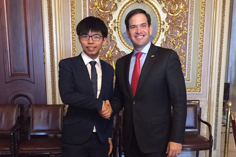 2016年,黃之鋒在與時任CECC聯合主席魯比奧會面(黃之鋒Twitter圖片)