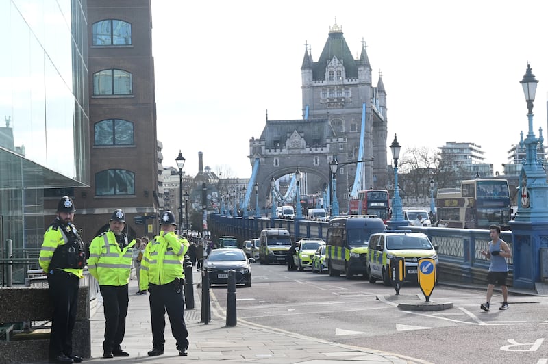 倫敦警方今次在集會附近一帶高度佈防，幾乎每隔10米就見到有警員戒備。