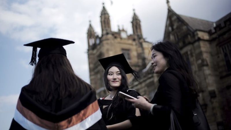 图为在澳大利亚的中国留学生。(路透社资料图片)