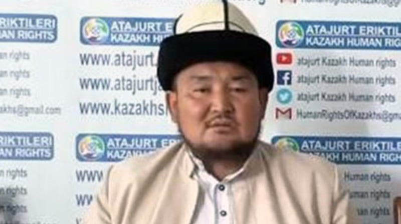 巴提玛·别克努尔的父亲讲述女儿及女婿分别被判刑18至25年。(志愿者提供)