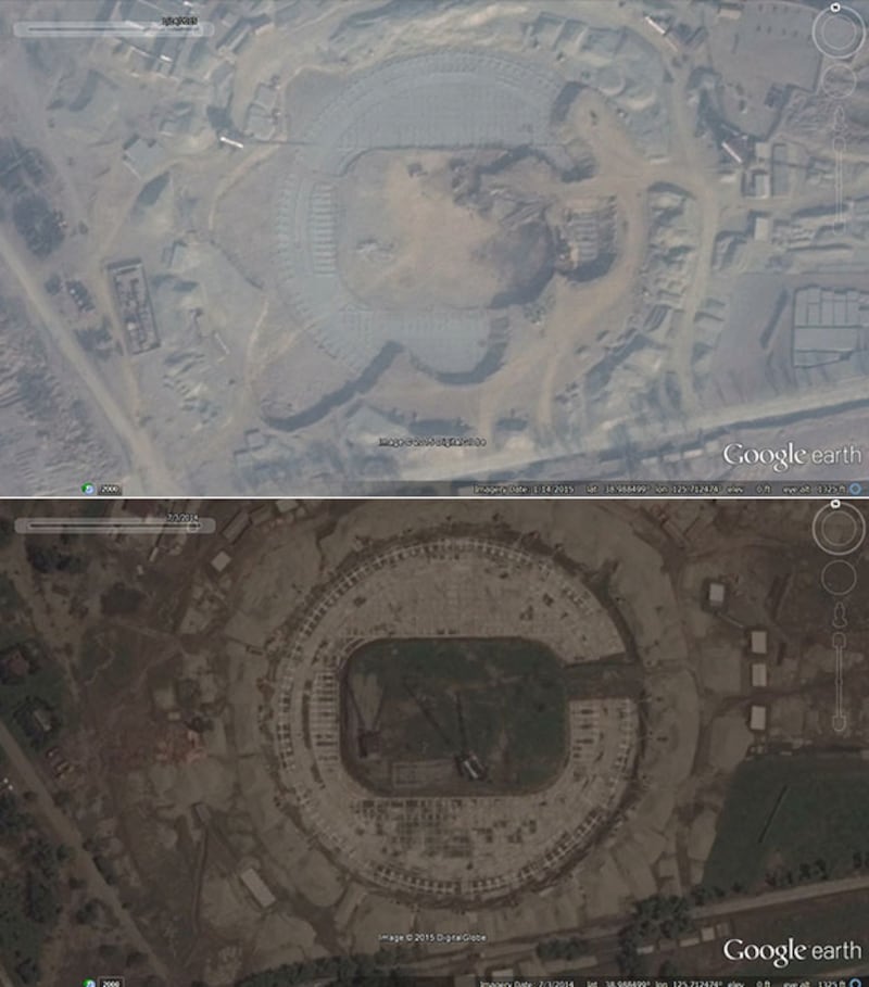 2014년 7월에 건설 중인 평양 쑥섬의 과학기술전당(사진 아래). 하지만 2015년 1월에는 원래 설계안을 바꿔 일부를 허물고 다시 짓고 있다(사진 위). 사진-구글 어스 캡쳐/ 커티스 멜빈 제공