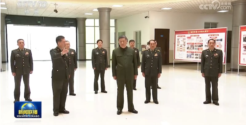 中国国家主席习近平23日视察了陆军军医大学。(央视网视频截图)