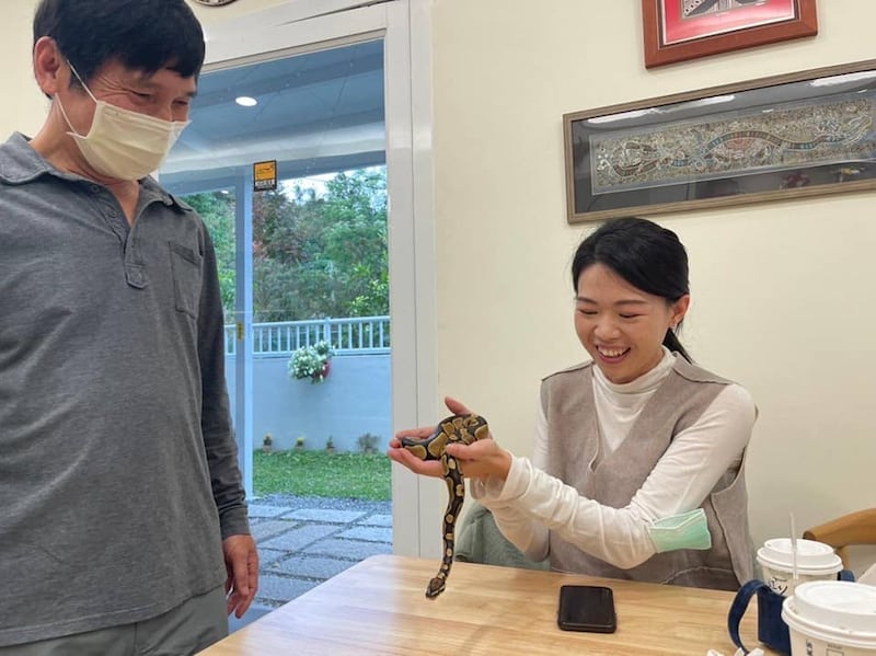 蛇类专家 杜铭章博士 友蛇咖啡